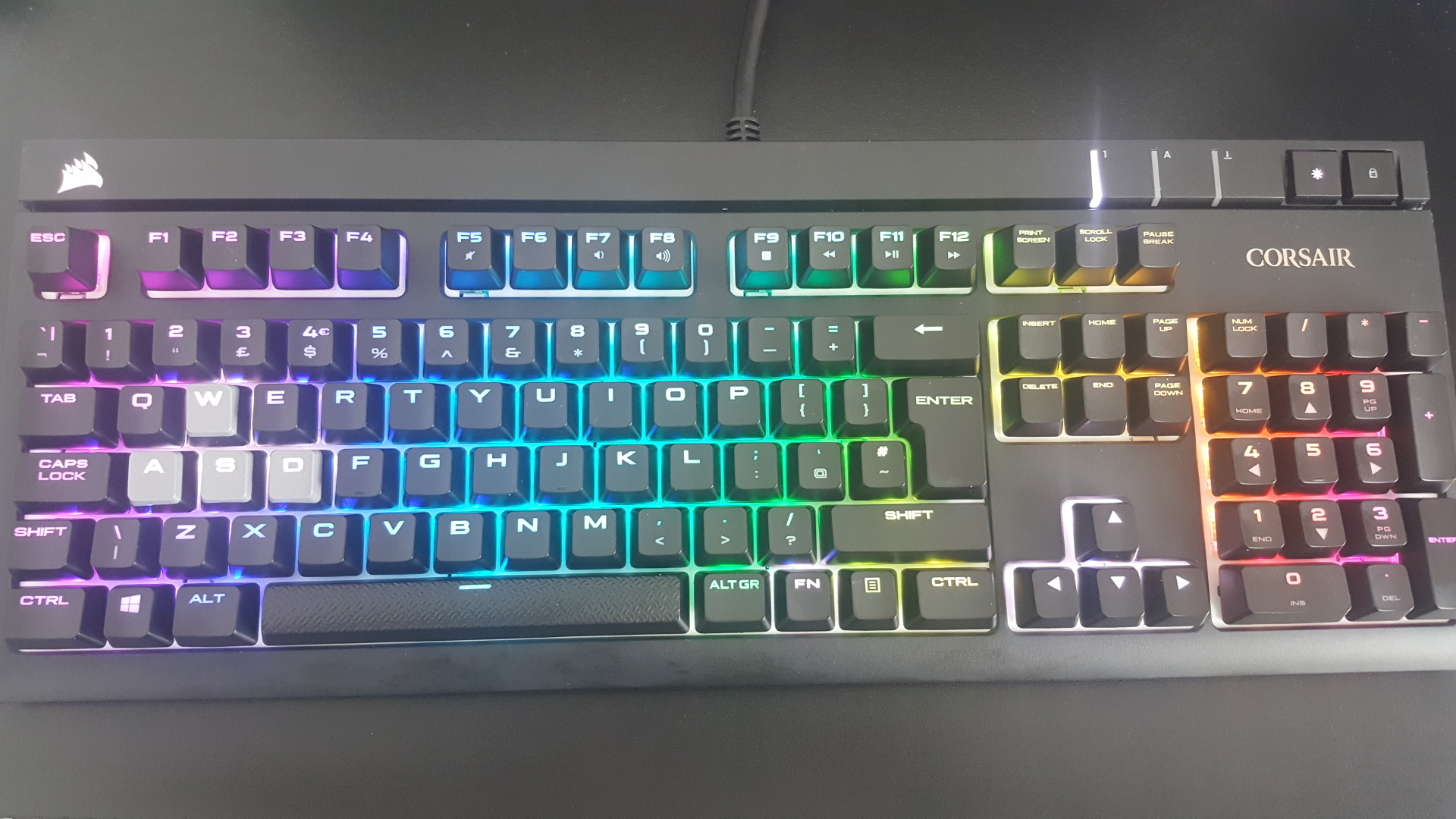 behandle det sidste jury Thoughts on the Corsair STRAFE RGB Mechanical Keyboard with Cherry MX Silent  Switches | GamingOnLinux